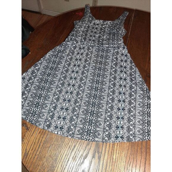 Medium 8/10 Faded Glory Black White Sleeveless Tank Strap Midi Dress - Picture 1 of 4